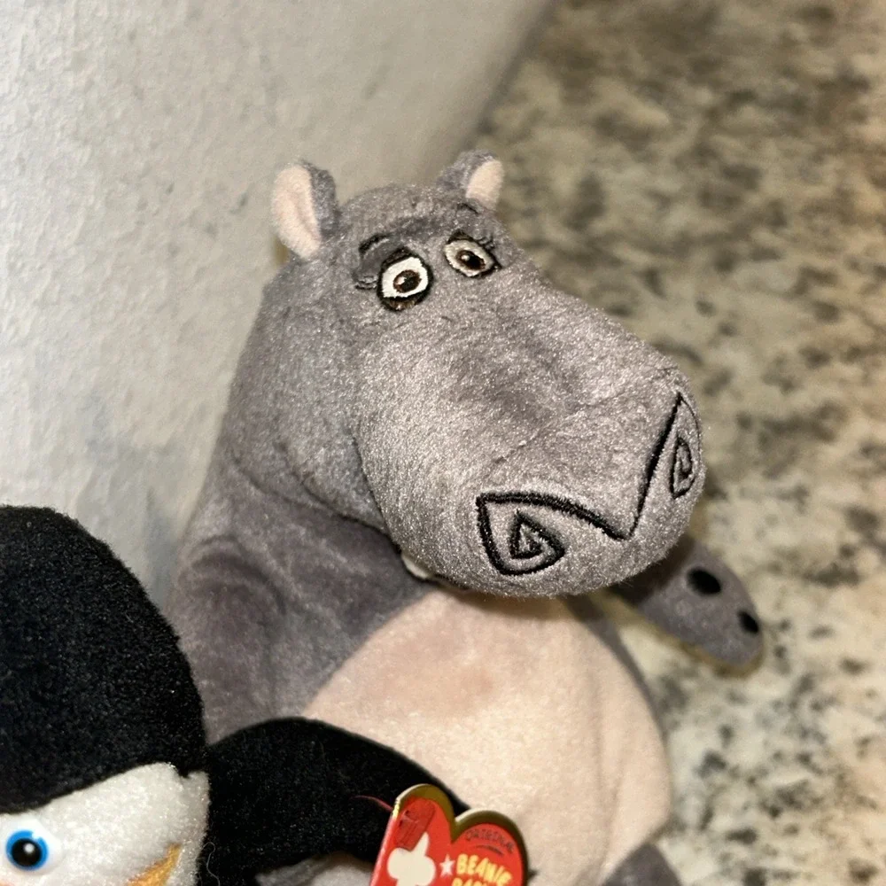 TY SKIPPER the PENGUIN &‎ Georgia Hippo BEANIE BABY - MADAGASCAR P1